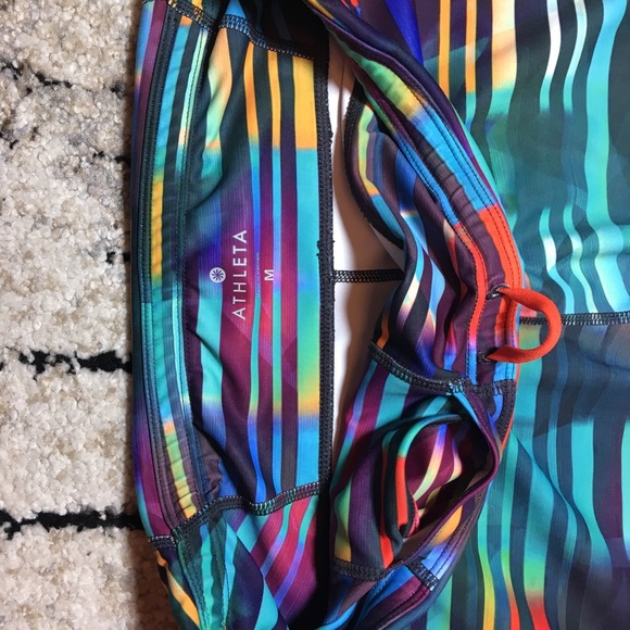 🎉Host Pick🎉 Athleta Sonar Capri legging - Picture 2 of 8